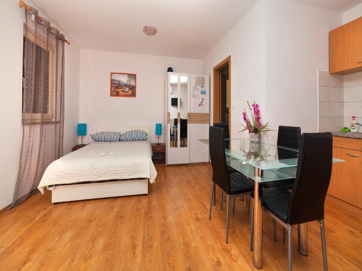 Apartments Barbara Brsec Bagian luar foto